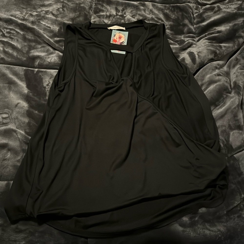 Black flow dressy tank